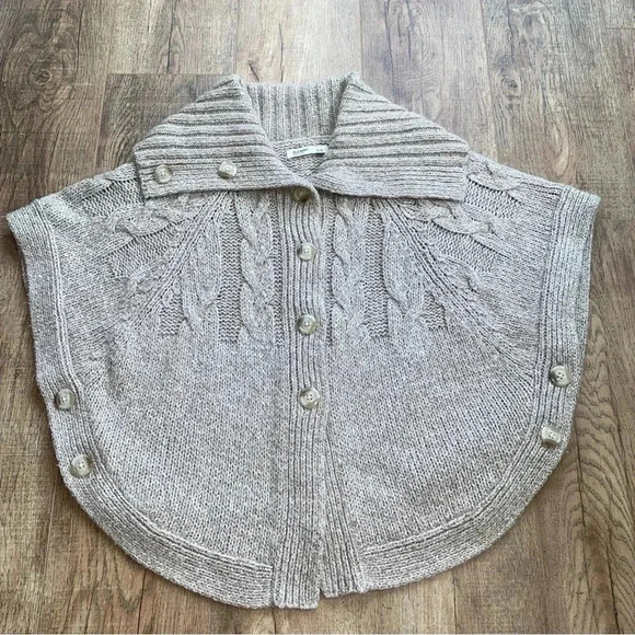 Old Navy Shrug Poncho Like New Size S/P - Picture 8 of 11